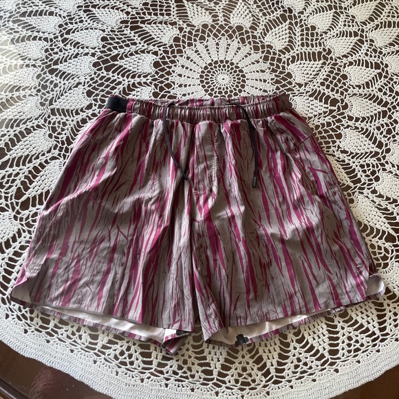 Lululemon shorts, size XL, good condition - Picture 1 of 6